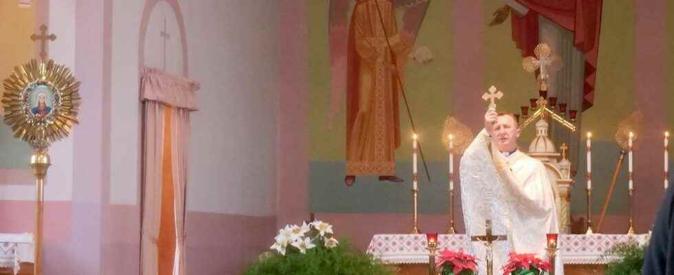 Ukrainian church congregation celebrates Orthodox Christmas