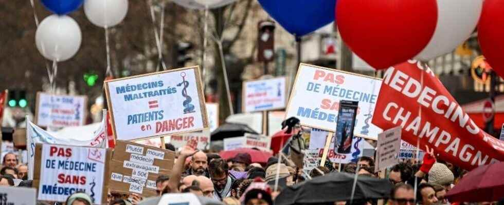 liberal doctors in the street to save general medicine