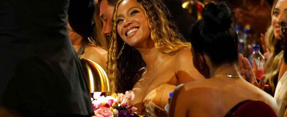 Beyonce triumphs at the Grammy Awards and breaks the record