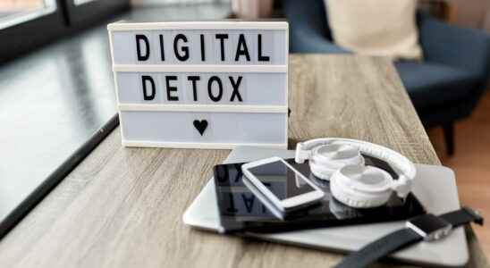 Digital Detox definition benefits how to do it
