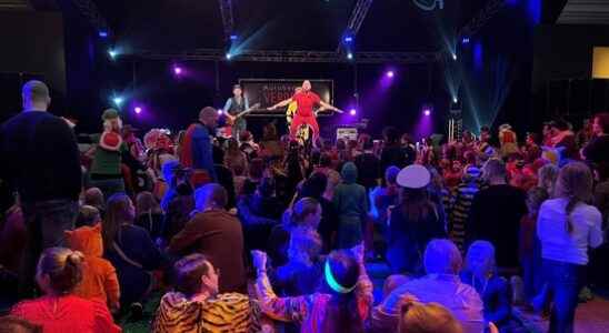 Full and sold out halls at the carnival in Wijk bij