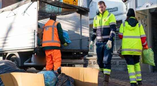 Garbage collectors are slowly cleaning Utrecht again after a strike