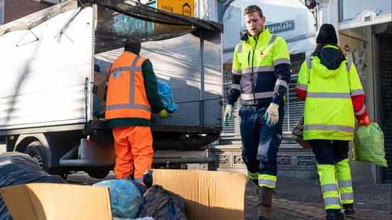 Garbage collectors are slowly cleaning Utrecht again after a strike