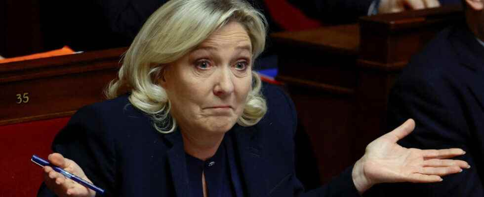 Headlines pensions make macronie unscrew Marine Le Pen takes advantage