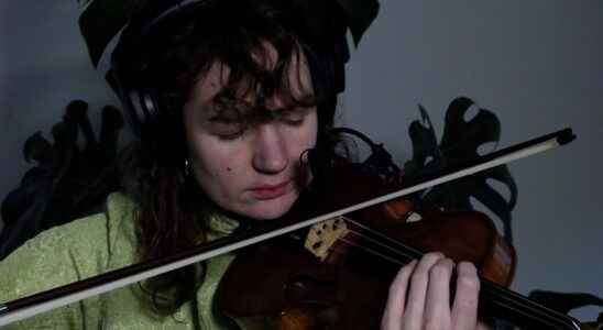 Honeybeer combines violin with electronics I have translated my loneliness