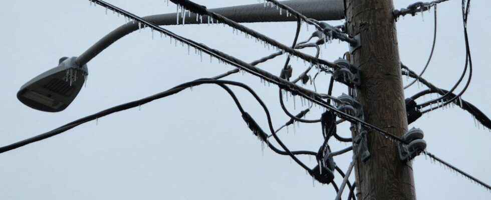Ice storm results in multiple power outages in Chatham Kent