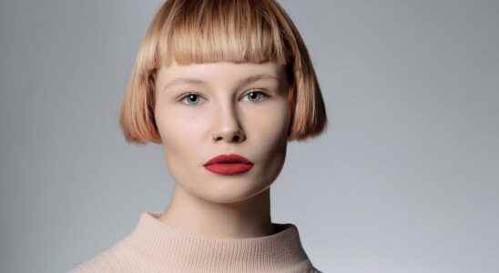 Micro bangs platinum blonde clavi cut these hair trends are on all