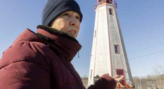 Rotting 183 year old Port Burwell lighthouse at risk of toppling Officials