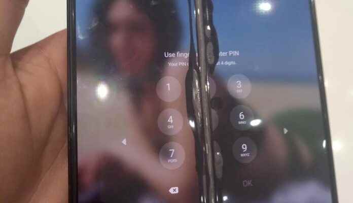 Samsung Galaxy Z Fold 3 Again Encountered Screen Problem