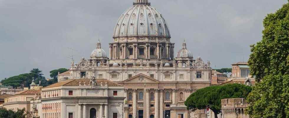 The Vatican establishes diplomatic relations with the Sultanate of Oman