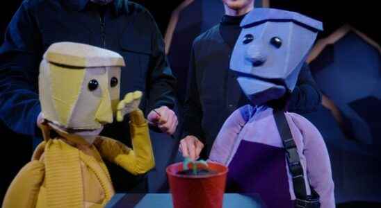 Theater makers compete with poppulistic puppets