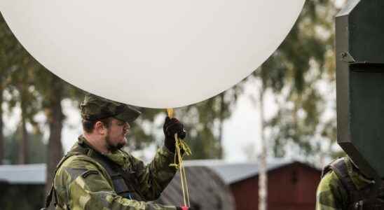 This is how the giant balloons are used by Sweden