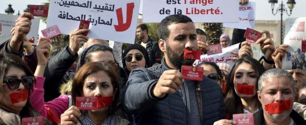 in Tunis journalists denounce an unbreathable climate