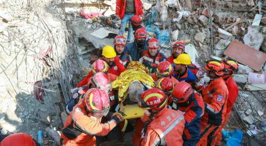 more than 33000 dead as many rescuers on site