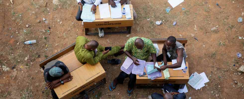 the Electoral Commission resumes its count this Monday morning
